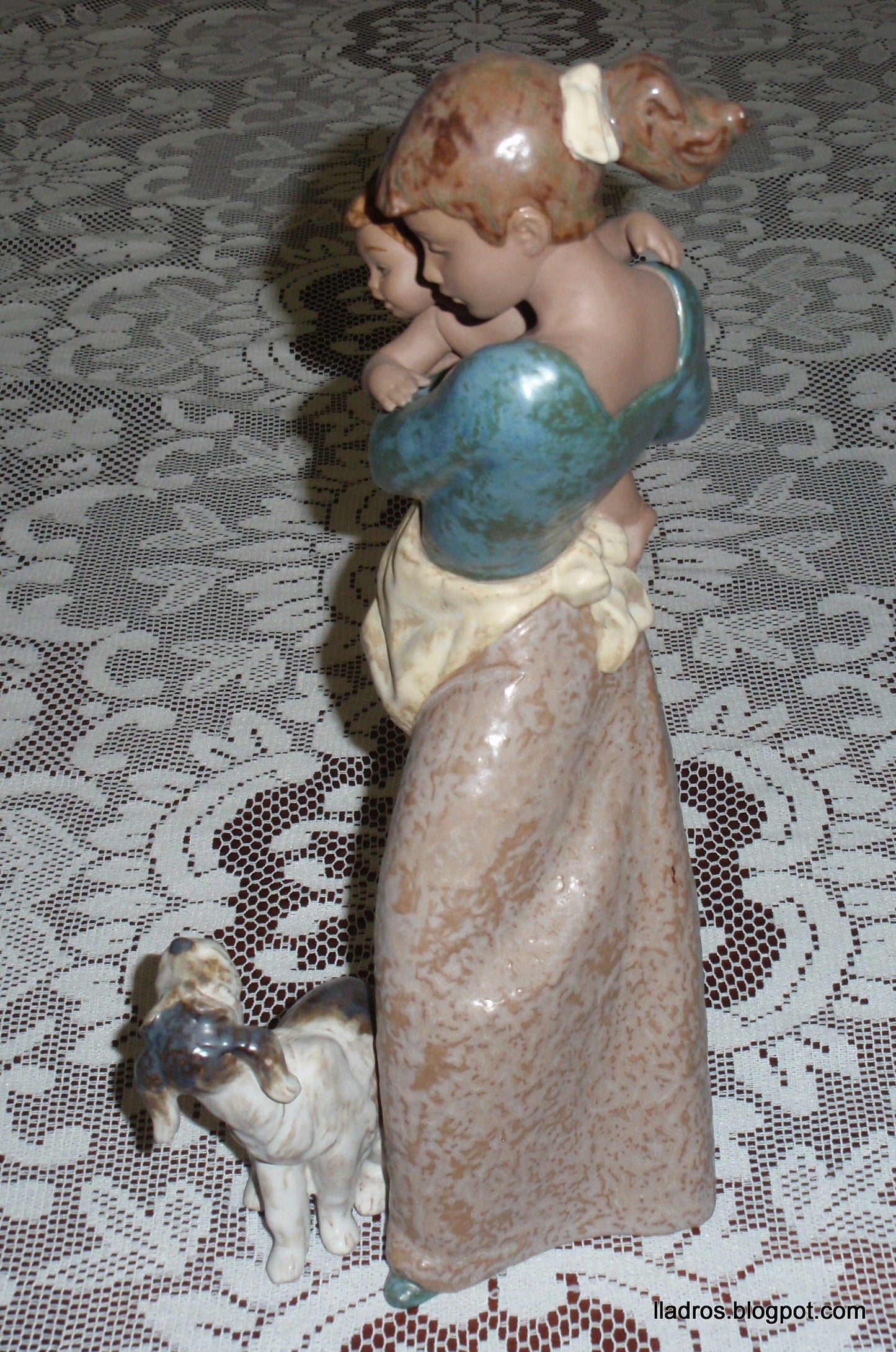 "Jealous Friend" Lladro Gres Figurine #2187 - Mother, Baby & Dog (Large 13")