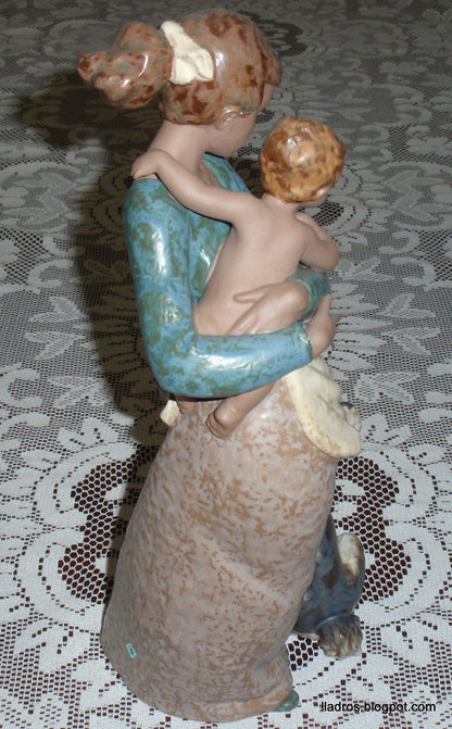 "Jealous Friend" Lladro Gres Figurine #2187 - Mother, Baby & Dog (Large 13")