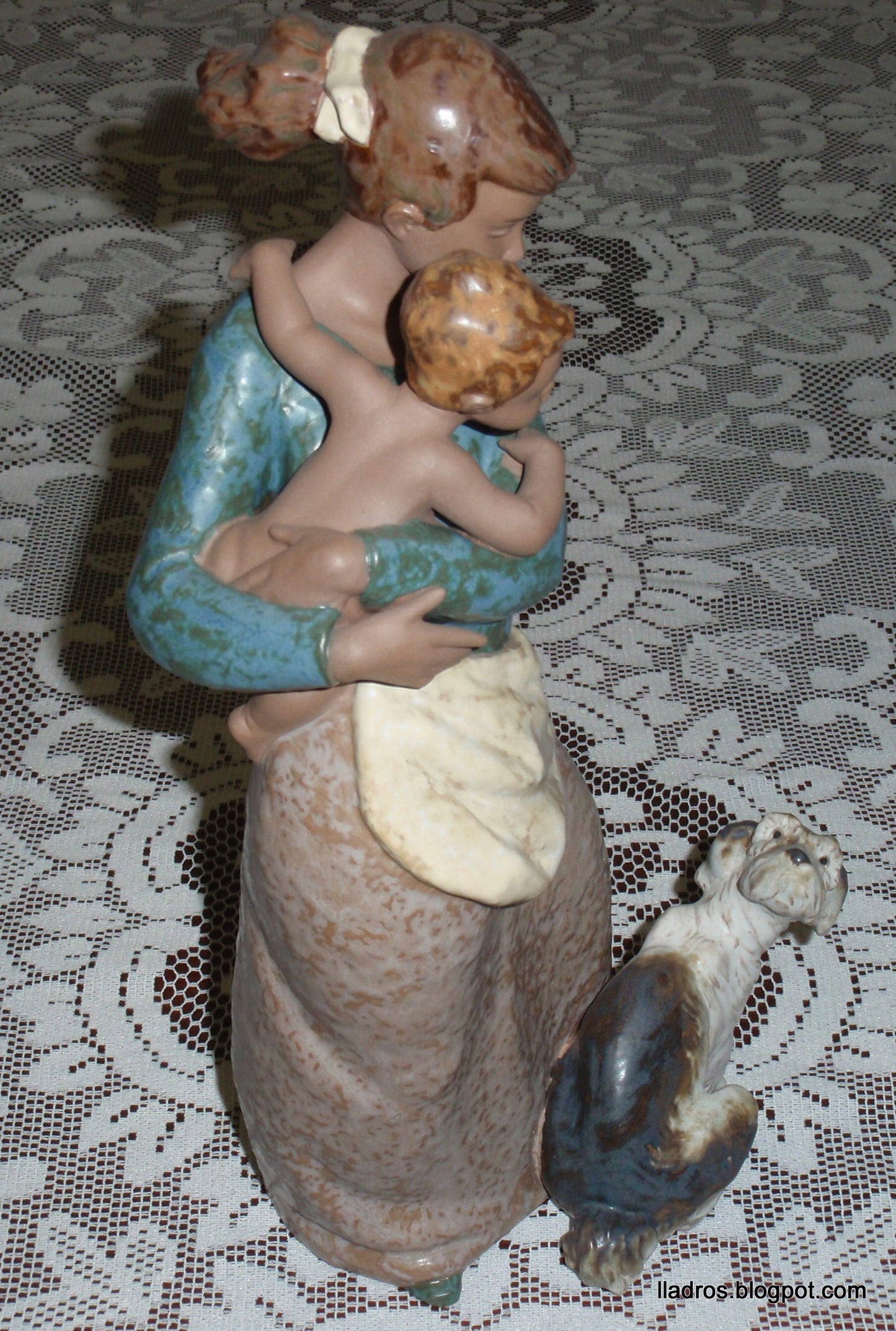 "Jealous Friend" Lladro Gres Figurine #2187 - Mother, Baby & Dog (Large 13")