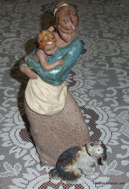 "Jealous Friend" Lladro Gres Figurine #2187 - Mother, Baby & Dog (Large 13")