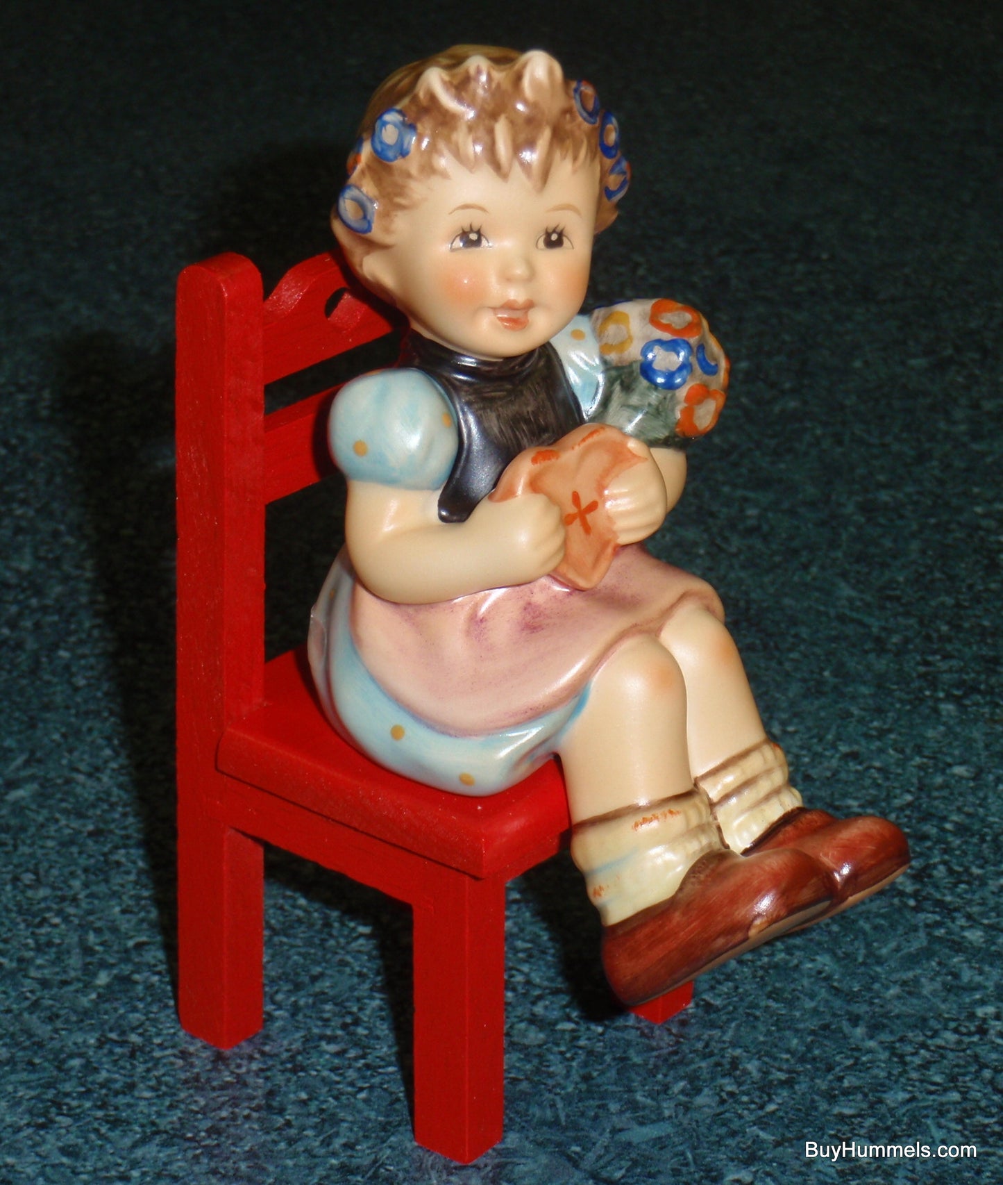 "Heart's Delight" Goebel Hummel Valentine's Day Figurine #698 - ADORABLE GIFT!