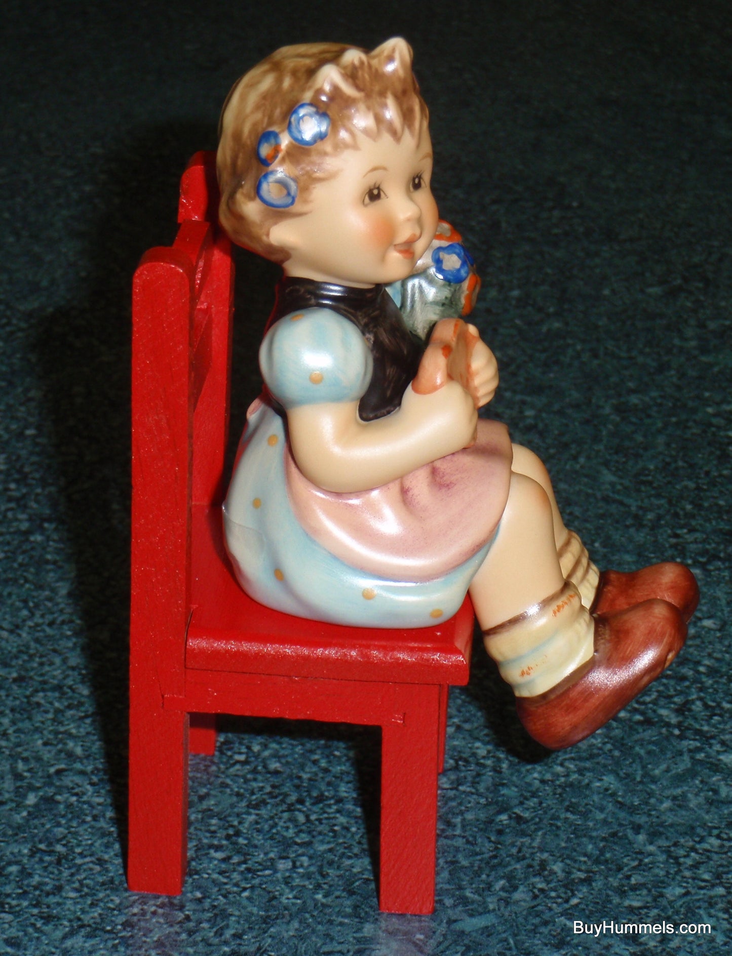 "Heart's Delight" Goebel Hummel Valentine's Day Figurine #698 - ADORABLE GIFT!