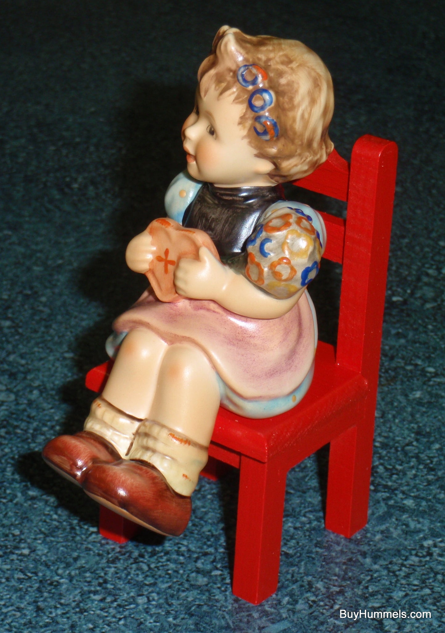 "Heart's Delight" Goebel Hummel Valentine's Day Figurine #698 - ADORABLE GIFT!