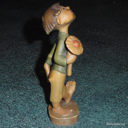 "Keep Her Guessing" Anri Wood Carving Figurine #52233/1 (5.75")
