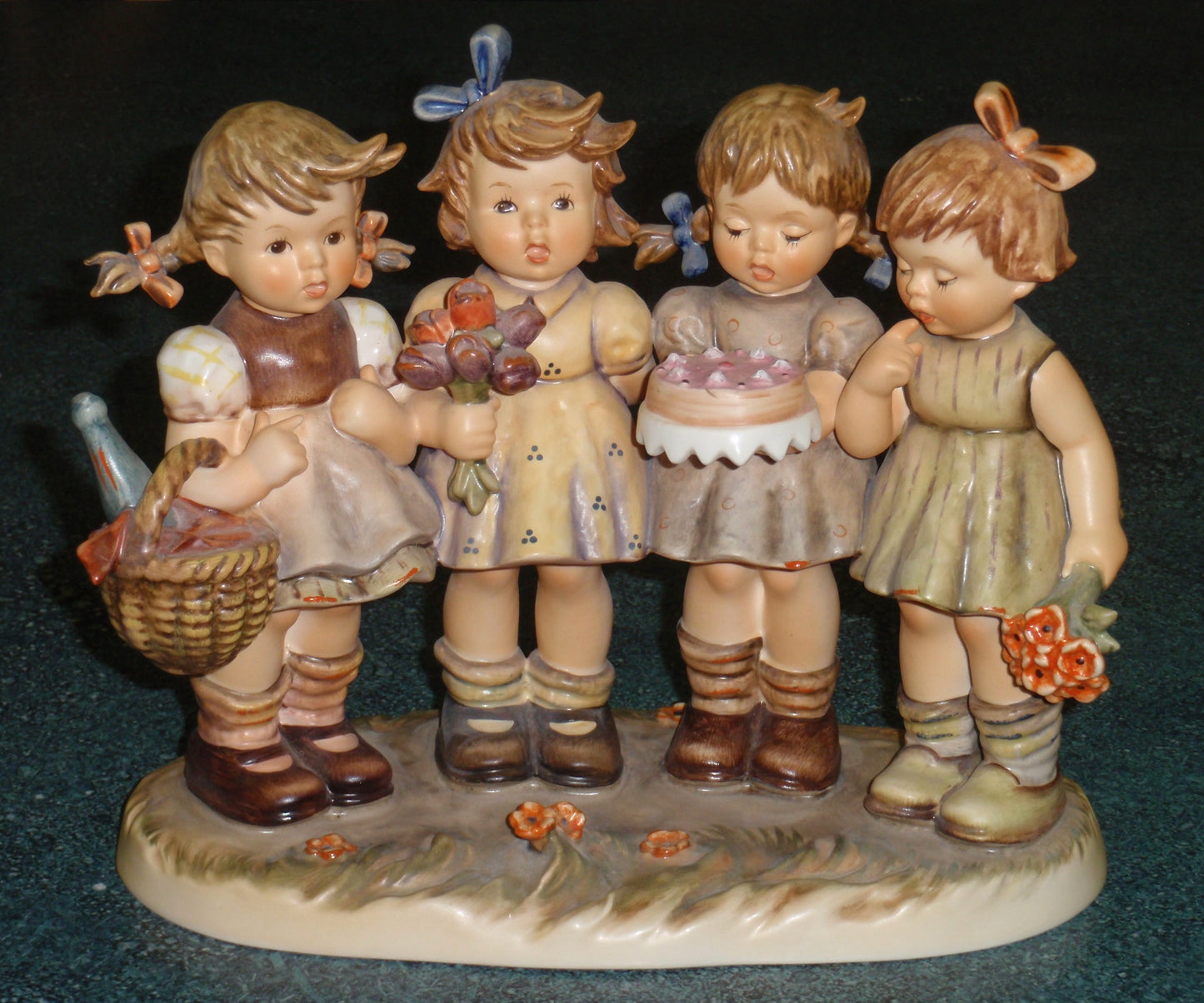 "We Wish You The Best" Goebel Hummel Figurine #600 From The Century Collection