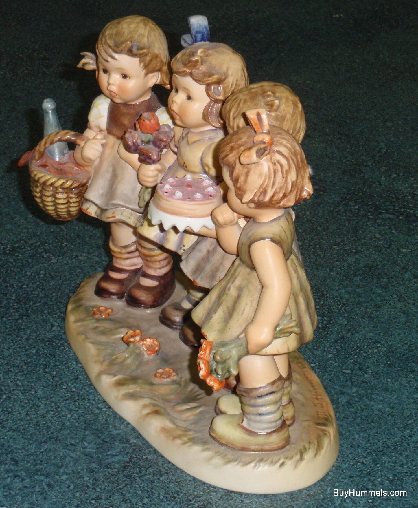 "We Wish You The Best" Goebel Hummel Figurine #600 From The Century Collection