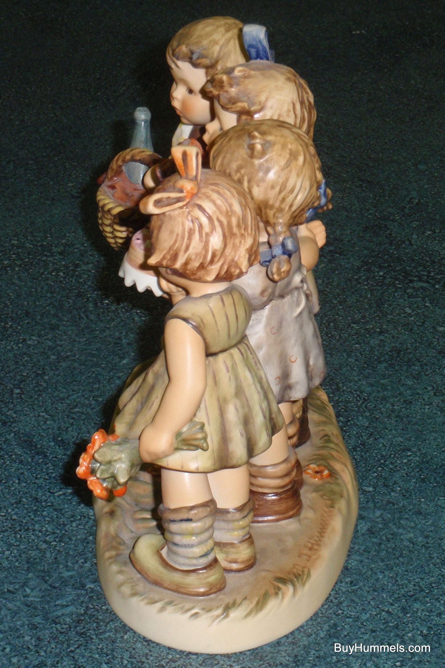 "We Wish You The Best" Goebel Hummel Figurine #600 From The Century Collection