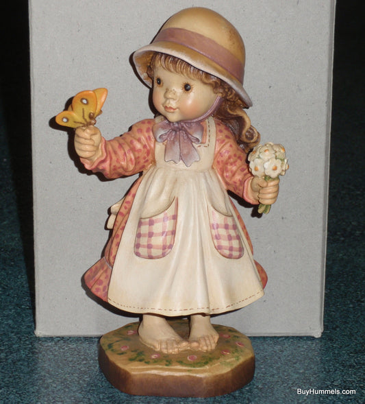 7" Anri Sarah Kay Summer Beauty Girl Signed With Original Box - Little Girl With Bouquet And Butterfly!