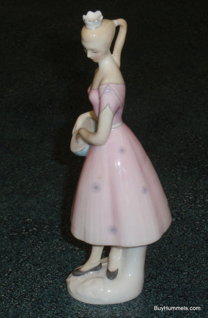 "Columbine" Royal Doulton Figurine HN2185 - Teenagers Series with Tambourine
