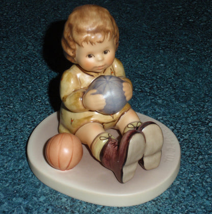 "At Play" Goebel Hummel Club Figurine #632 TMK7 - GIFT FOR MOM!