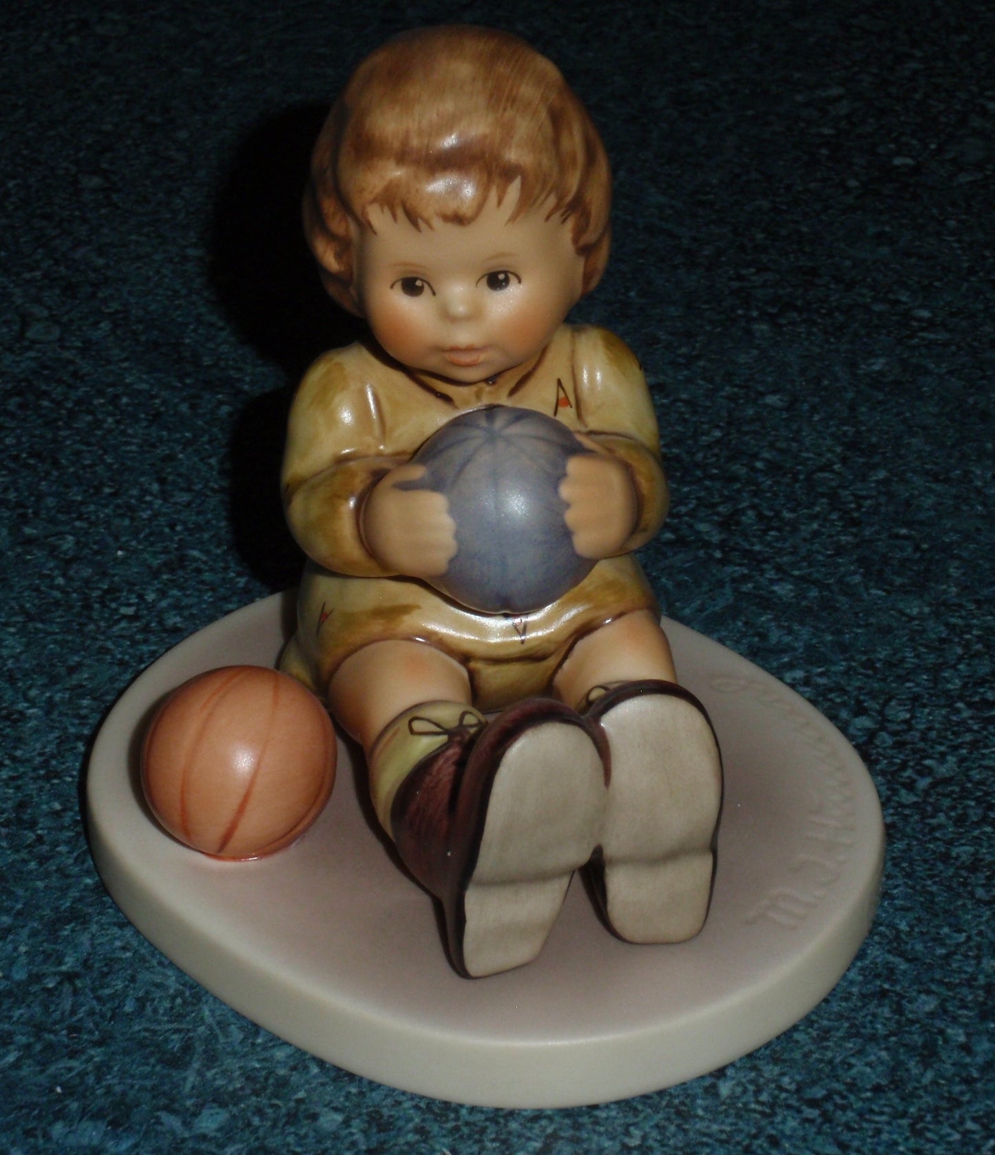 "At Play" Goebel Hummel Club Figurine #632 TMK7 - GIFT FOR MOM!