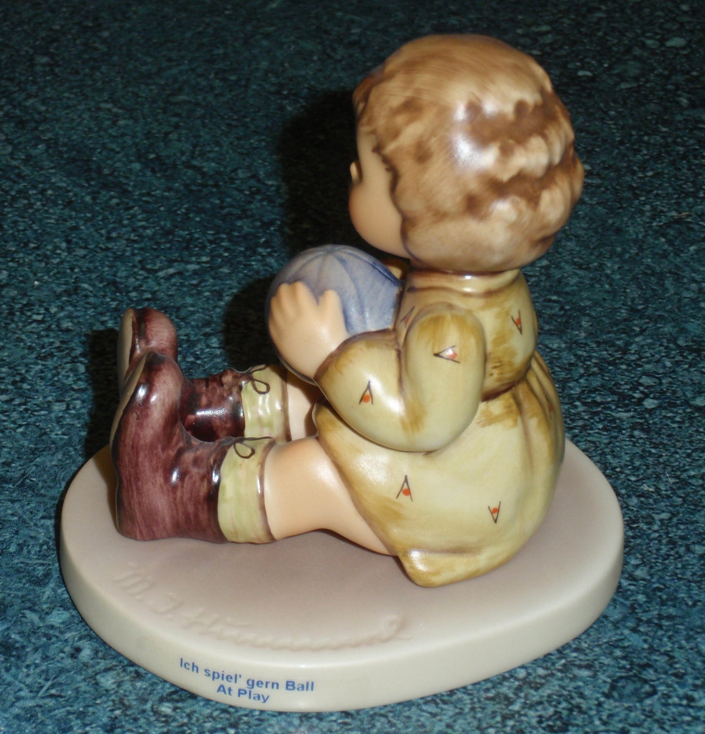 "At Play" Goebel Hummel Club Figurine #632 TMK7 - GIFT FOR MOM!