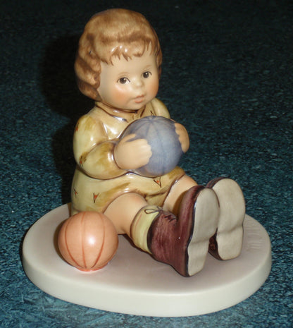 "At Play" Goebel Hummel Club Figurine #632 TMK7 - GIFT FOR MOM!