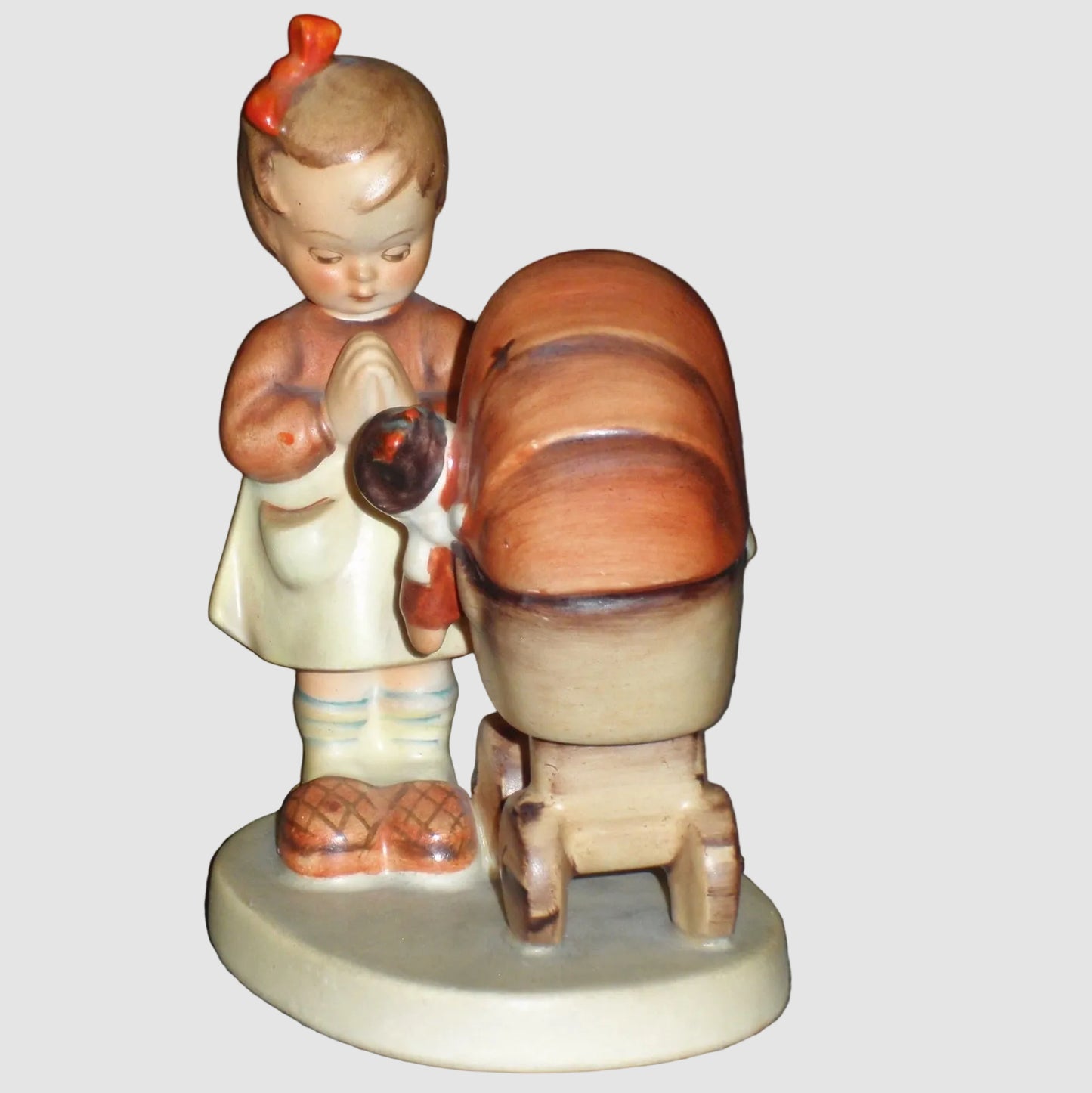 "Doll Mother" Goebel Hummel Figurine #67 - TMK-2 Full Bee (4.75")