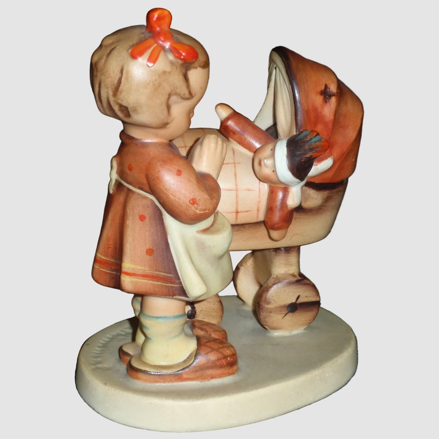 "Doll Mother" Goebel Hummel Figurine #67 - TMK-2 Full Bee (4.75")