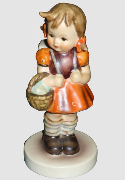"School Girl" Goebel Hummel Figurine #81/2/0 (4.75")