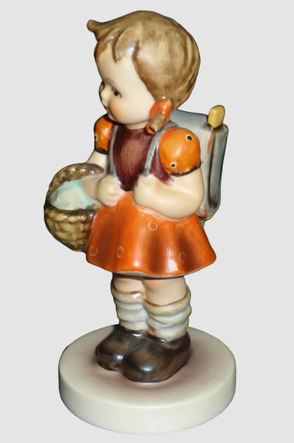 "School Girl" Goebel Hummel Figurine #81/2/0 (4.75")