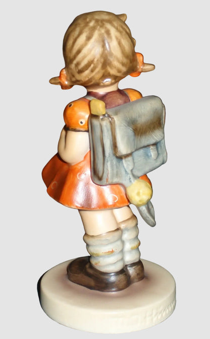 "School Girl" Goebel Hummel Figurine #81/2/0 (4.75")