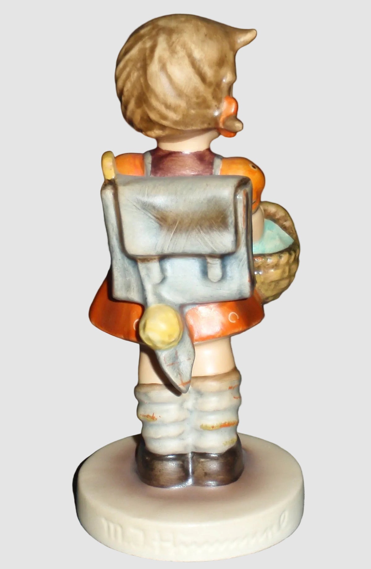 "School Girl" Goebel Hummel Figurine #81/2/0 (4.75")