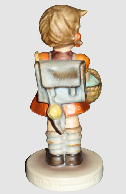 "School Girl" Goebel Hummel Figurine #81/2/0 (4.75")