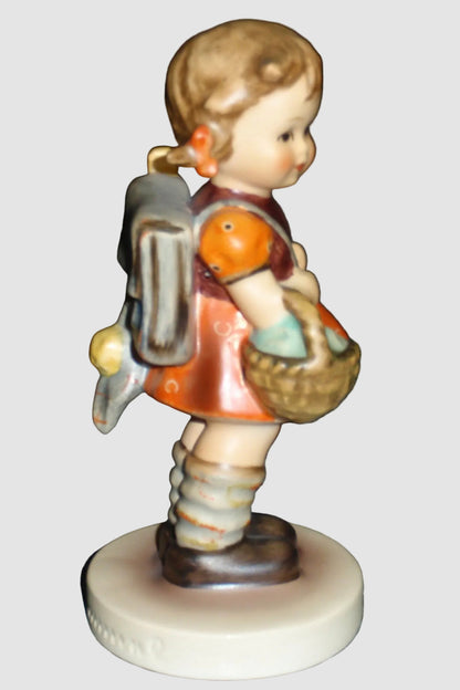 "School Girl" Goebel Hummel Figurine #81/2/0 (4.75")