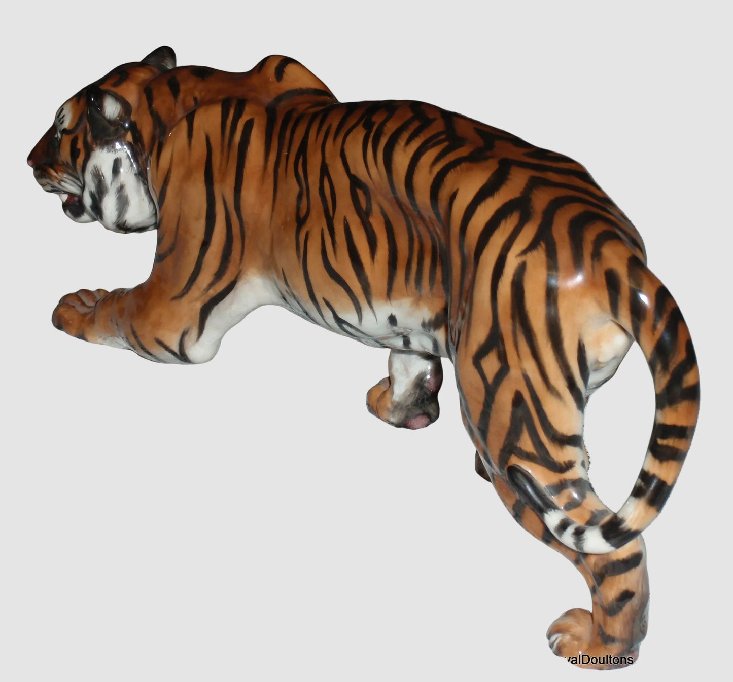 "Stalking Tiger" Royal Doulton Figurine HN2646 - Large (13.25")