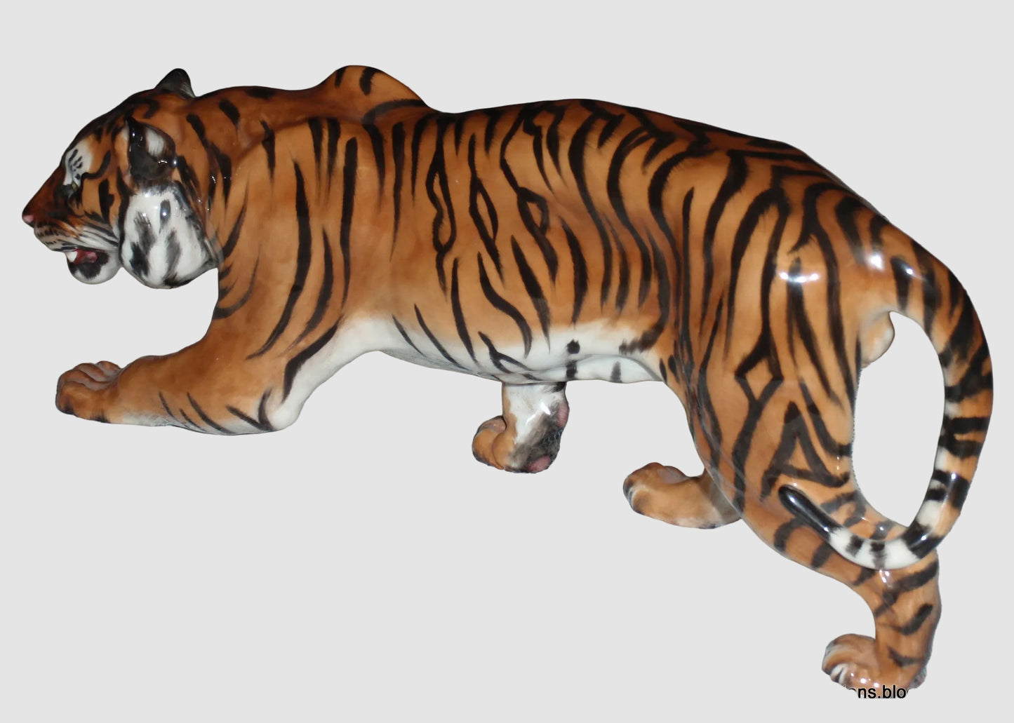 "Stalking Tiger" Royal Doulton Figurine HN2646 - Large (13.25")