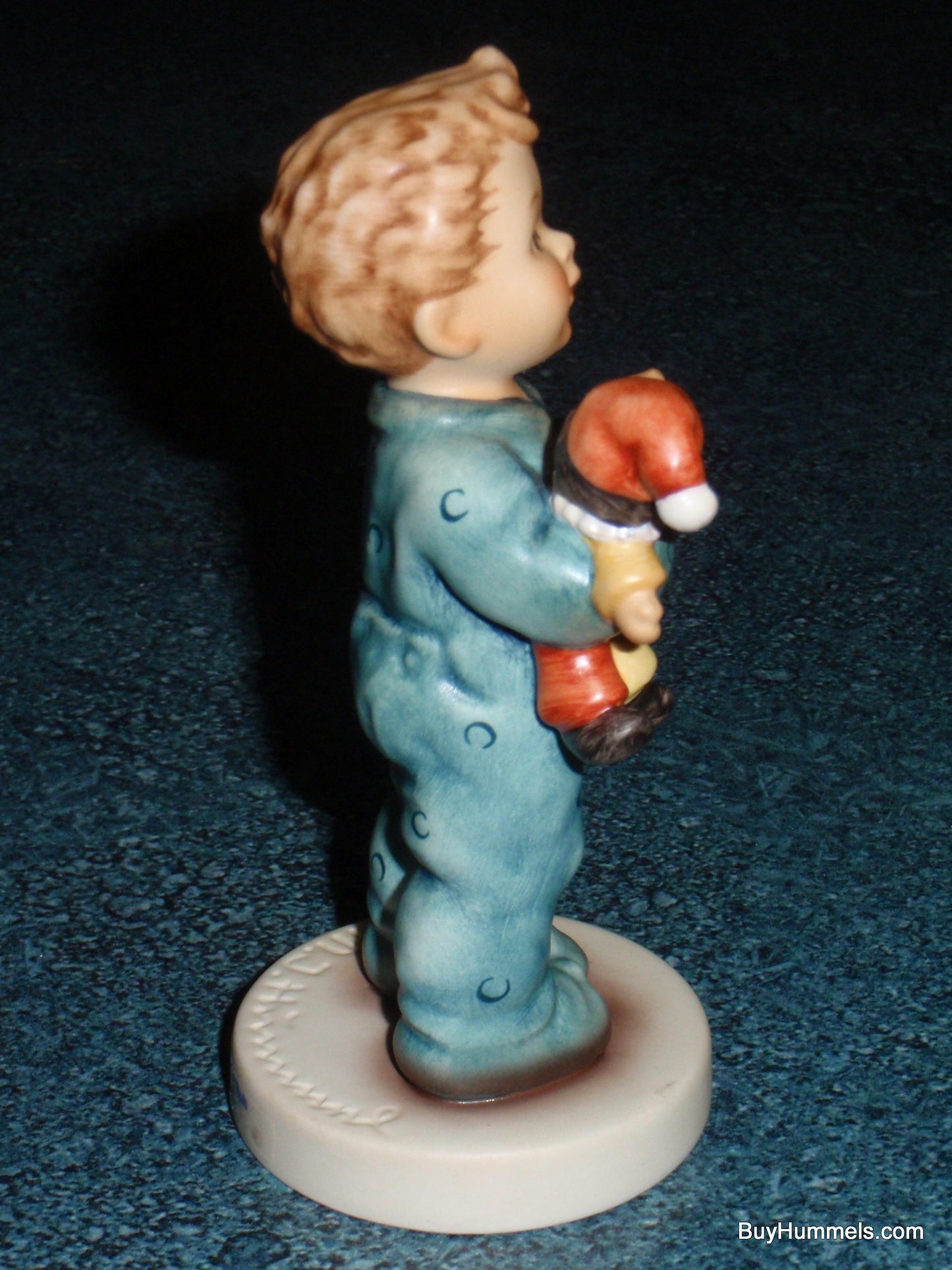 "A Prayer For Everyone" Goebel Hummel Figurine #2318/B TMK9