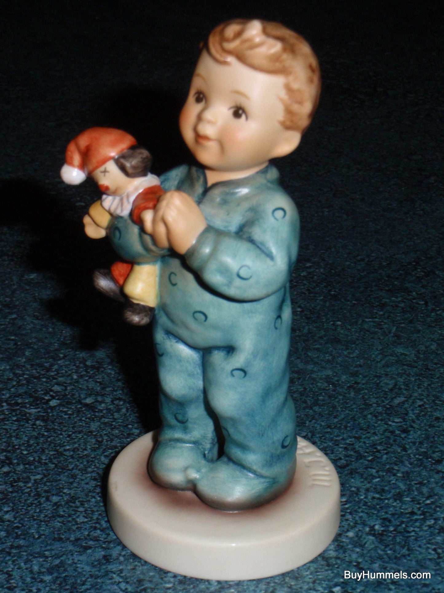 "A Prayer For Everyone" Goebel Hummel Figurine #2318/B TMK9