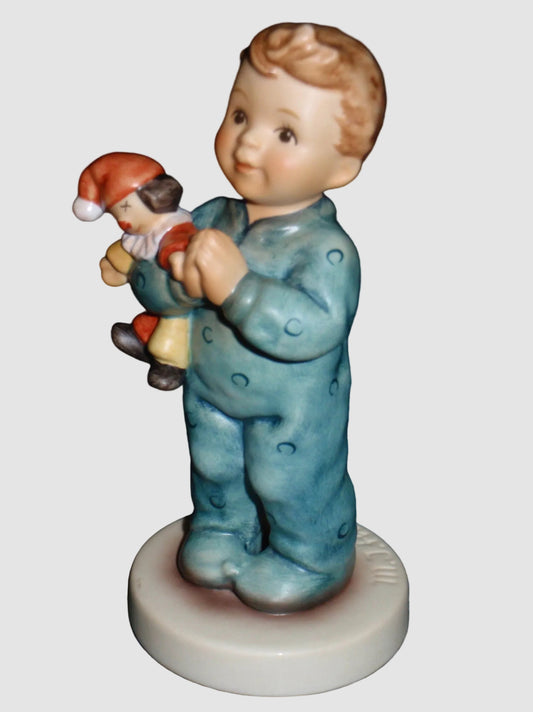 "A Prayer For Everyone" Goebel Hummel Figurine #2318/B TMK9