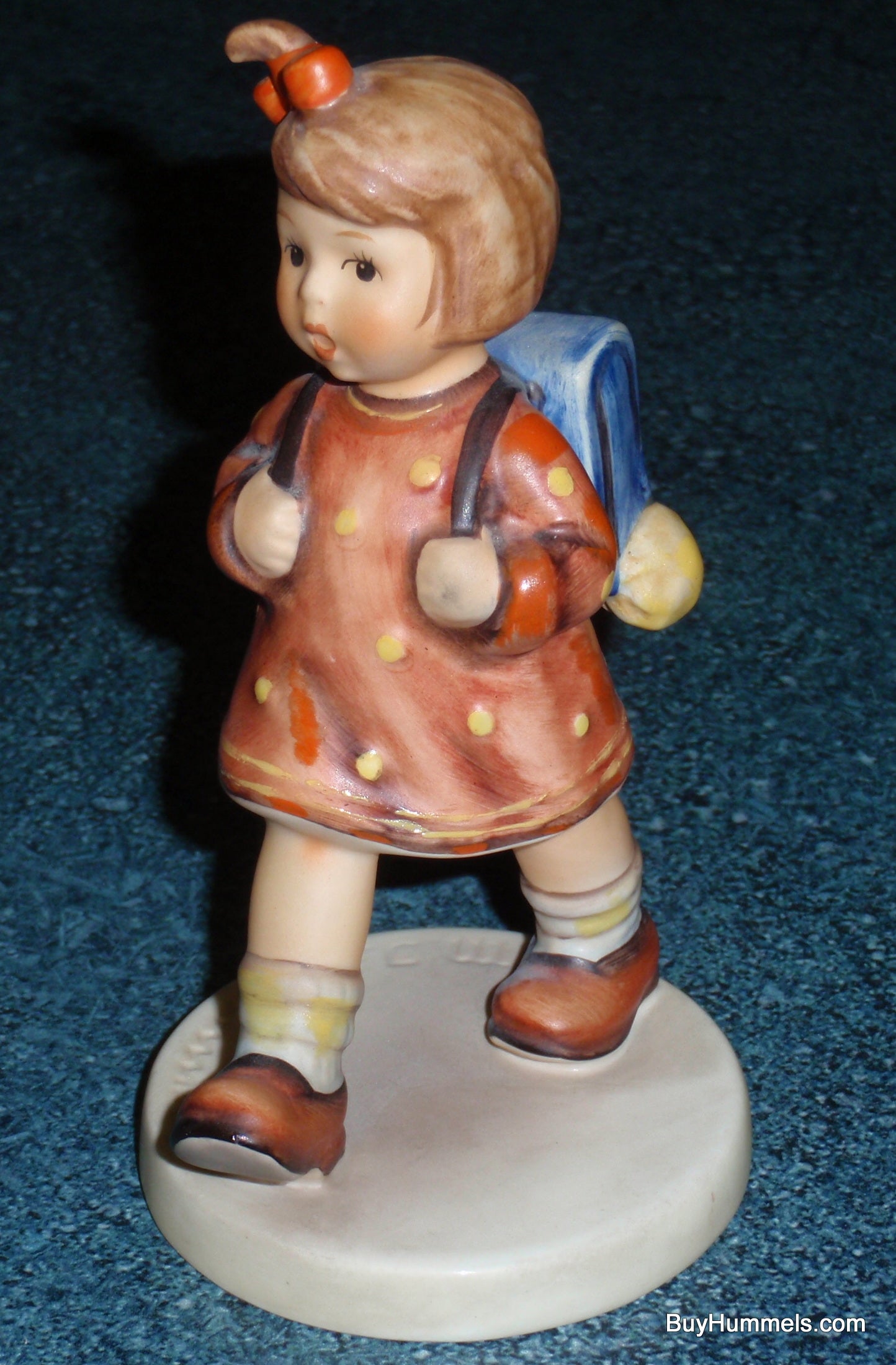 "The Kindergartner" Hummel Figurine #467 TMK6 - Little Girl On The Way To Kindergarten!