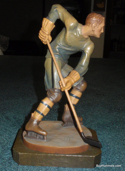 "Hockey Player" Anri Wood Carving Figurine #52354 - Ulrich Bernardi (8.5")