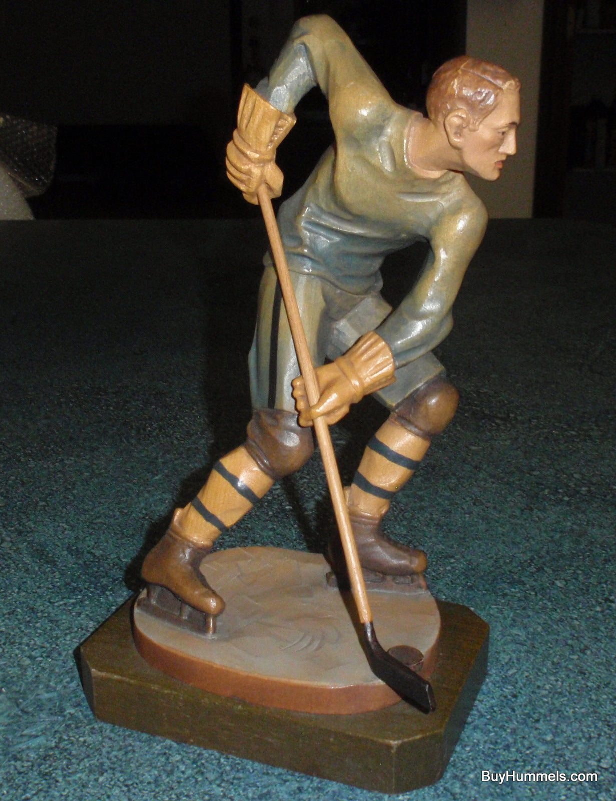 "Hockey Player" Anri Wood Carving Figurine #52354 - Ulrich Bernardi (8.5")