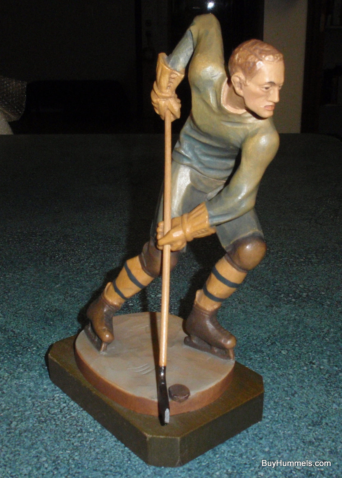 "Hockey Player" Anri Wood Carving Figurine #52354 - Ulrich Bernardi (8.5")