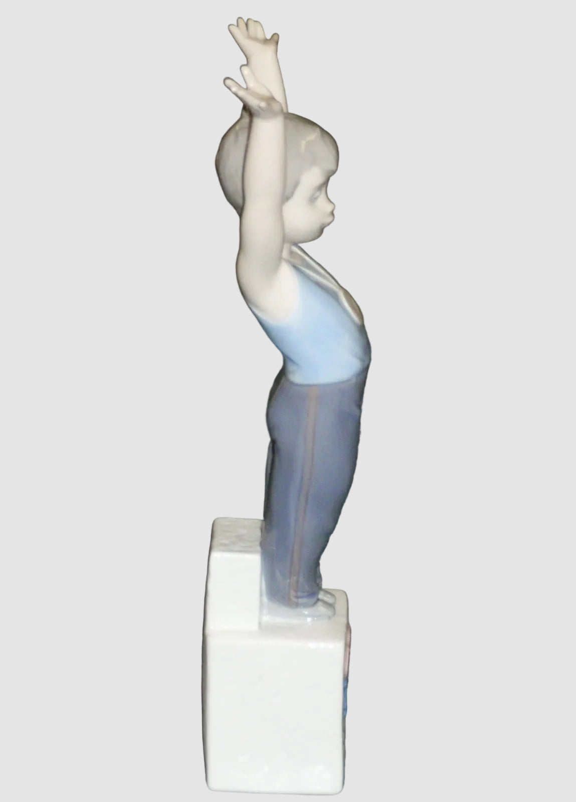 "Olympic Champion" Lladro Figurine #5871 - Rare Boy Olympian (9")