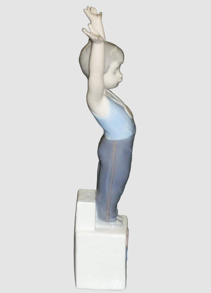"Olympic Champion" Lladro Figurine #5871 - Rare Boy Olympian (9")