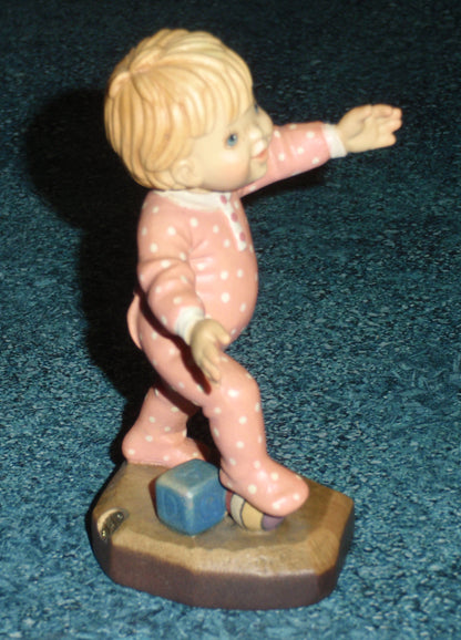 Anri Club #57901 Sarah Kay Figurine "On My Own" Baby Girl In Pink Signed With Original Box - Baby Shower Collectible Gift From Italy!