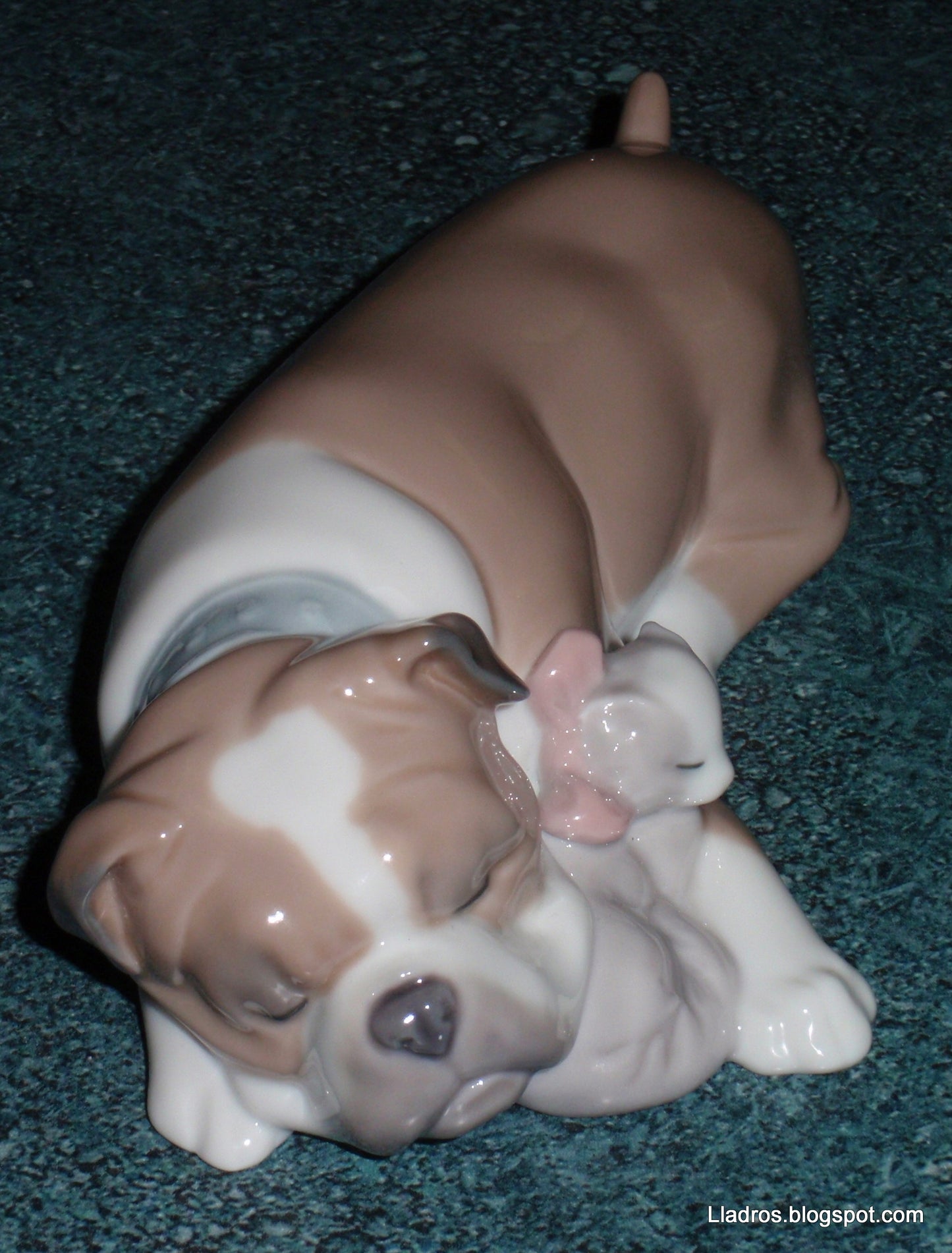 "Unlikely Friends" Lladro #6417 English Bulldog & Kitten Figurine (Retired)