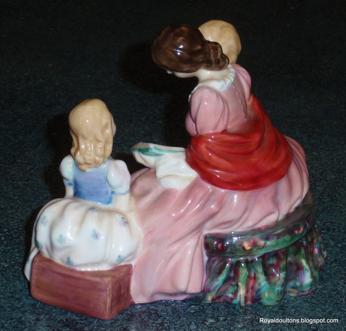 "The Bedtime Story" HN2059 Royal Doulton Figurine Mom Reading To Children - CUTE MOTHER'S DAY GIFT!