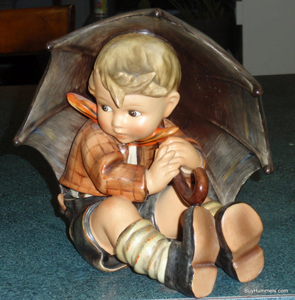 1950s LARGE 8" Goebel Hummel Figurine "Umbrella Boy" #152/A TMK2 FULL BEE - RARE