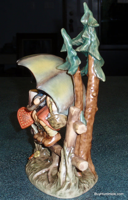 "April Shower" Goebel Hummel Figurine #610 Boy & Girl Under Umbrella