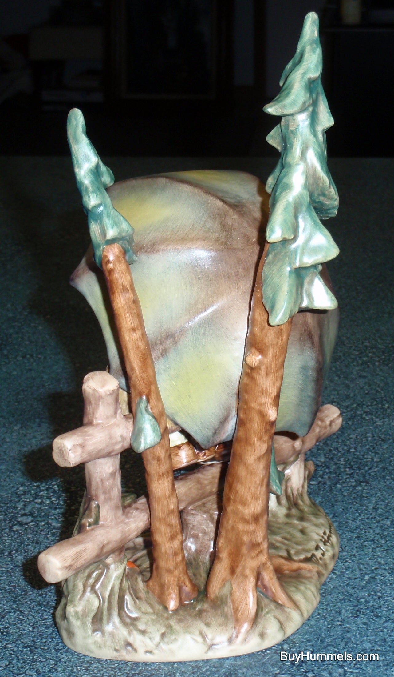 "April Shower" Goebel Hummel Figurine #610 Boy & Girl Under Umbrella