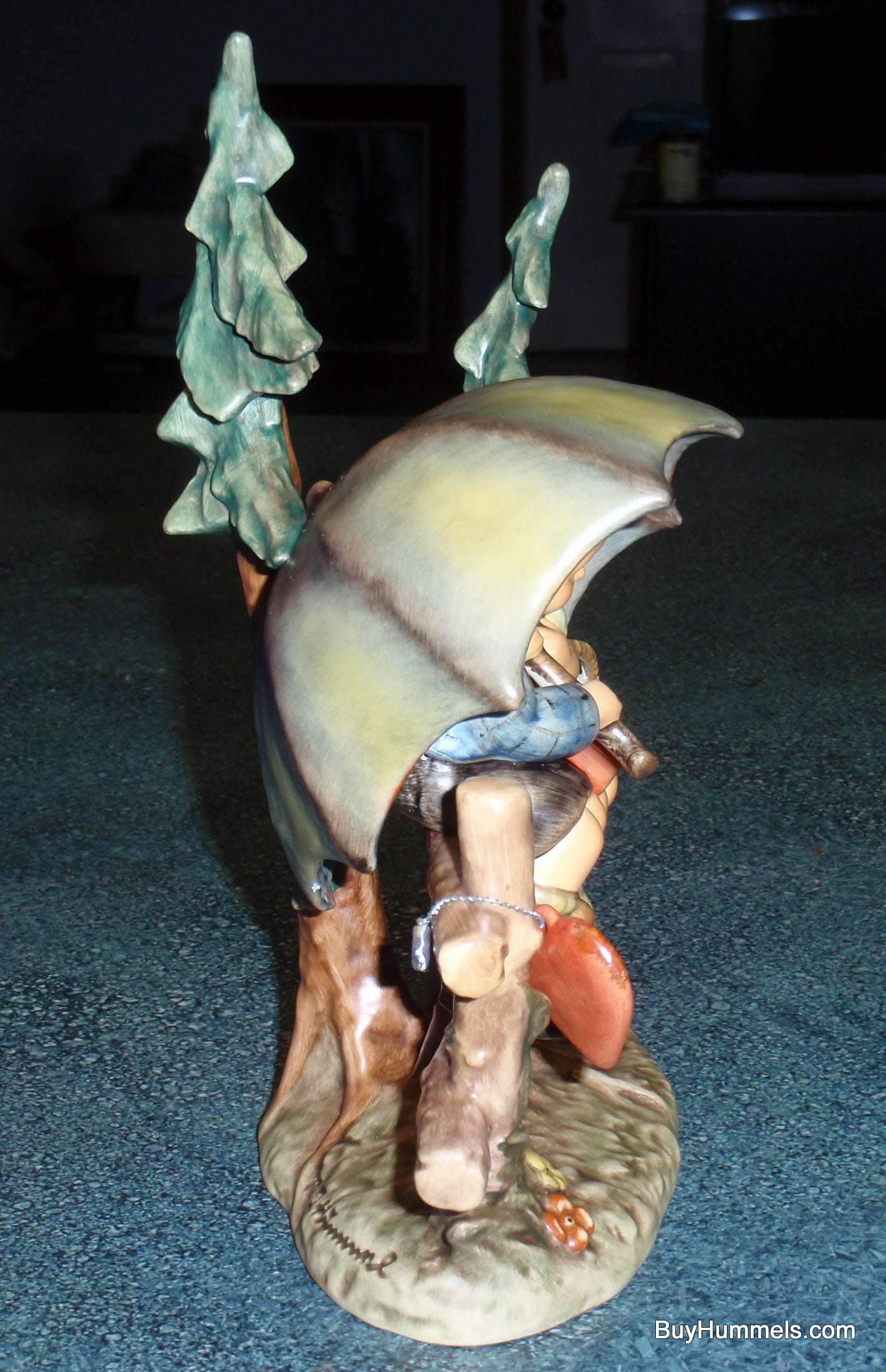 "April Shower" Goebel Hummel Figurine #610 Boy & Girl Under Umbrella