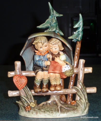 "April Shower" Goebel Hummel Figurine #610 Boy & Girl Under Umbrella