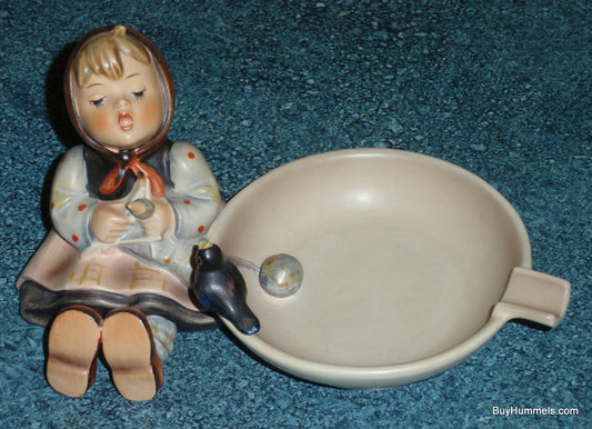 Goebel Hummel 62 Happy Pastime Ashtray Girl Knitting Figurine