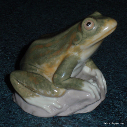 "Nature's Observer" Lladro Frog Figurine #6702 With Original Box (2.75")