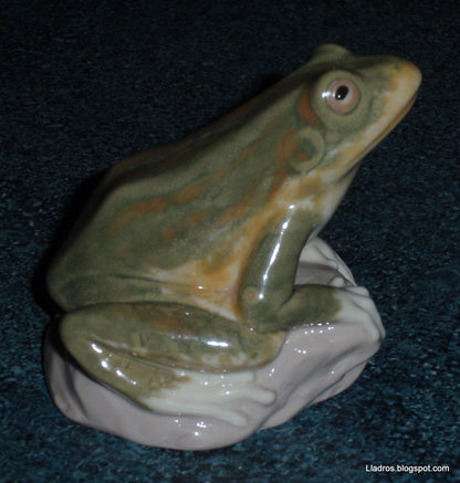 "Nature's Observer" Lladro Frog Figurine #6702 With Original Box (2.75")
