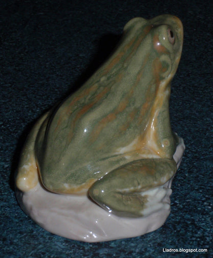 "Nature's Observer" Lladro Frog Figurine #6702 With Original Box (2.75")
