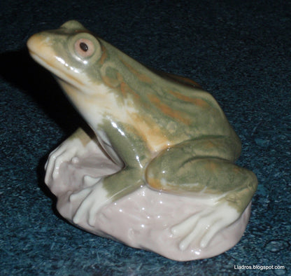 "Nature's Observer" Lladro Frog Figurine #6702 With Original Box (2.75")