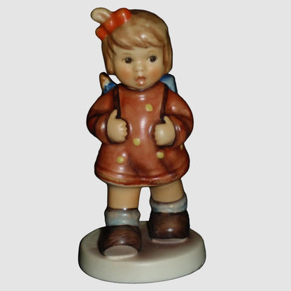 "The Kindergartner" Goebel Hummel Figurine #467 4/0 - TMK-8 (3.5")